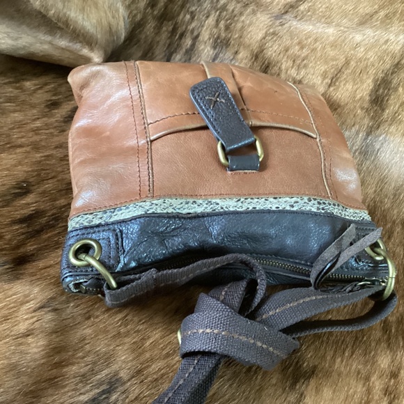 The Sak Brown Leather Multi Pocket Crossbody Handbag - Picture 4 of 8